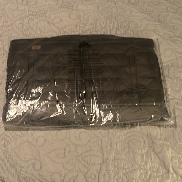 ZeroXposur L Black Zipper Puffer Jacket - Picture 4 of 7